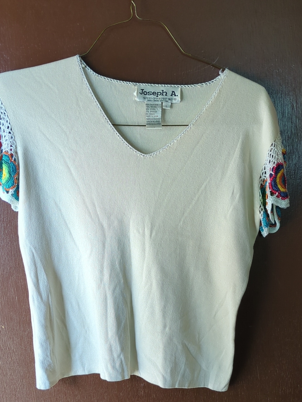 Joseph A. Cream V-Neck Knit Top with Embroidered Crochet Sleeves Size L
